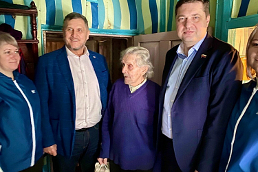 С подарками – к ветерану Великой Отечественной